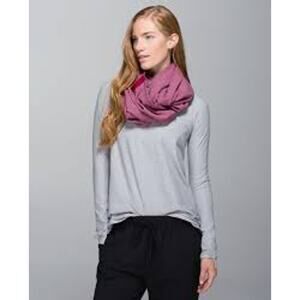 Lululemon Vinyasa Scarf *Rulu Hyper Stripe Heathered Bordeaux Drama Bumble Berry